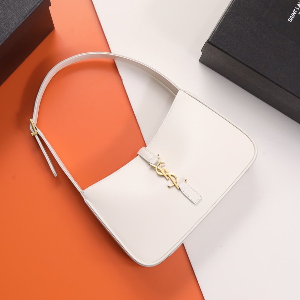 ✅Yves Saint Laurent LE 5 À 7 IN SMOOTH LEATHER